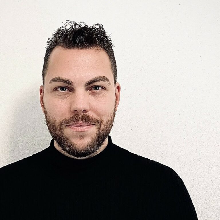 Niklas Frewel Transformation & Leadership Development Consultant | Organizational Psychologist Senior Consultant & Key Account Manager WORC GmbH